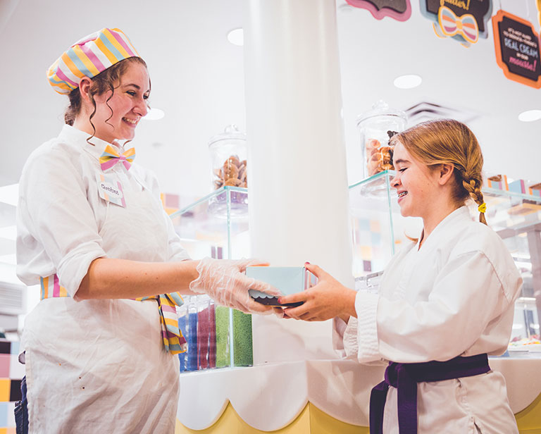 CakeryHostGivesACakeSquare